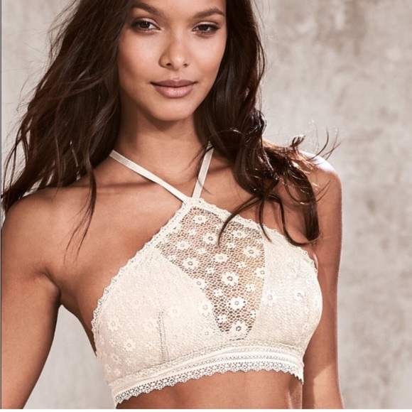 Victoria's Secret Cream Bra with Delicate Lace - Picture 1 of 10